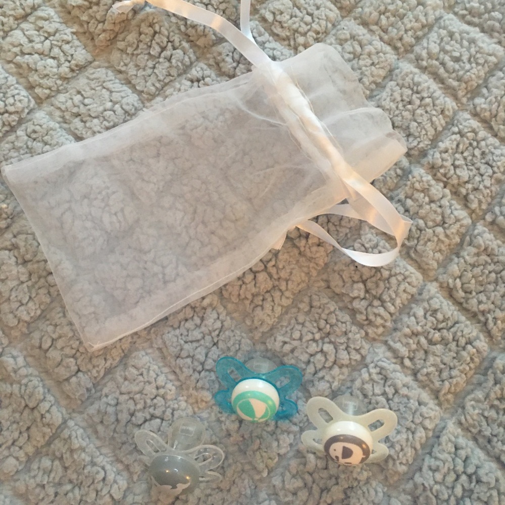 Never Used Pacifiers!!! - Picture 3 of 5